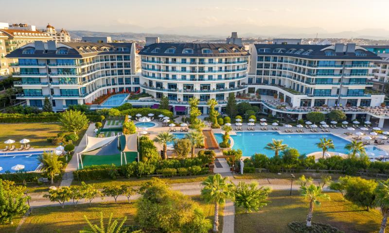 Commodore Elite Suites & Spa Hotel